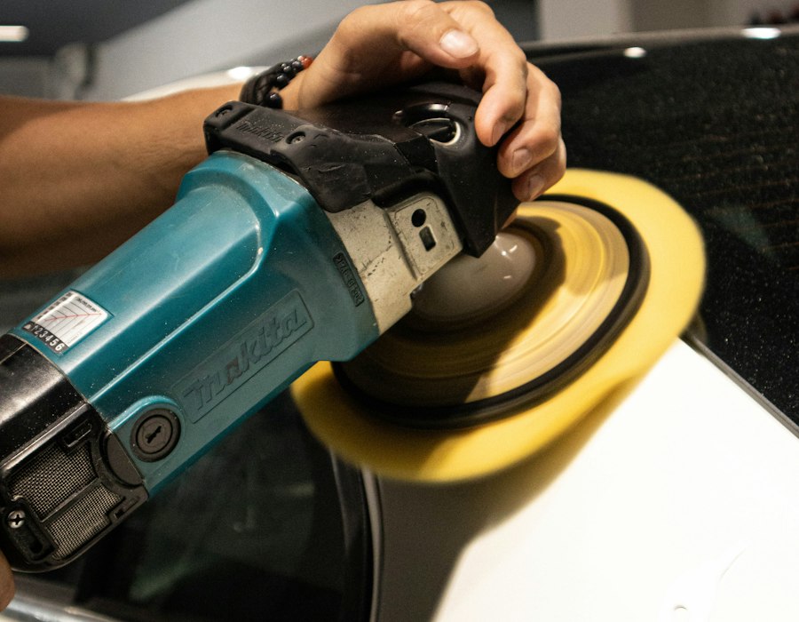 Lackausbesserung mit Poliermaschine